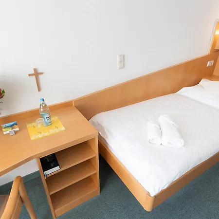 Evangelische Diakonissenanstalt Gaestehaus Am Diakonissenplatz Oda ve Kahvaltı