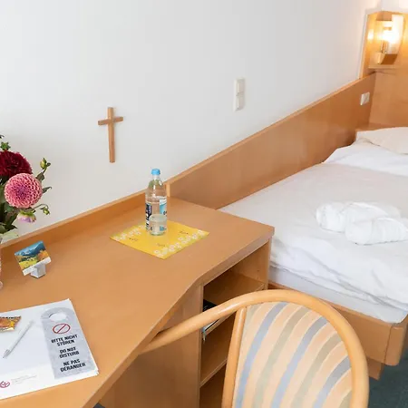 B&B Evangelische Diakonissenanstalt Gaestehaus Am Diakonissenplatz 3*