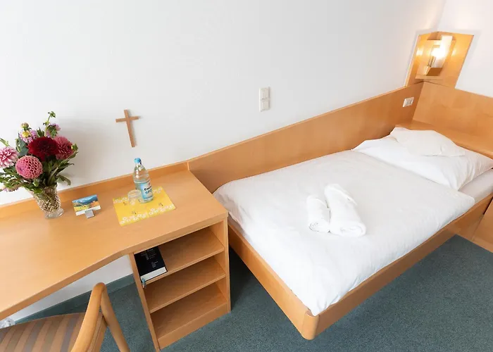 Evangelische Diakonissenanstalt Gaestehaus Am Diakonissenplatz Отель типа 